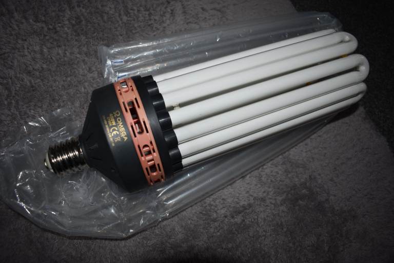 Omega 450 watt CFL grow light (red spectrum) with hanger (hanger needs wiring attaching)