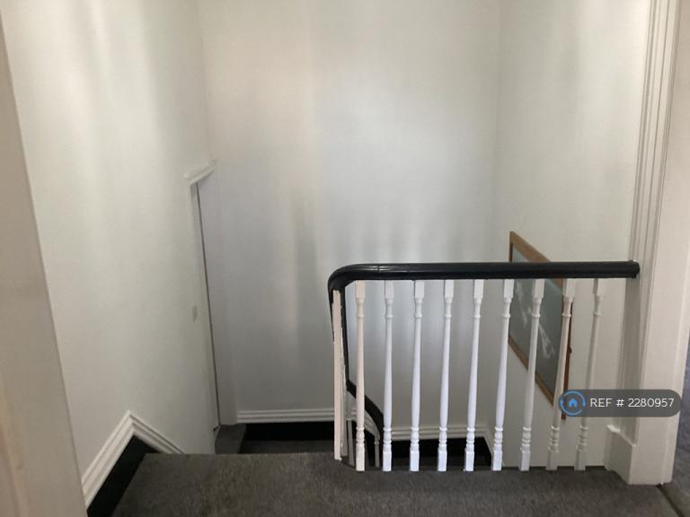 6 bedroom house in Beech Grove, Ashton-On-Ribble, Preston, PR2 (6 bed) (#2280957)