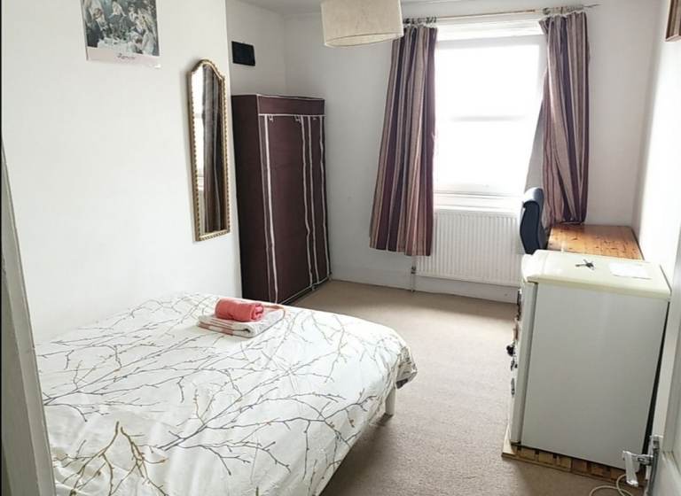 Sunny furnished double room to rent