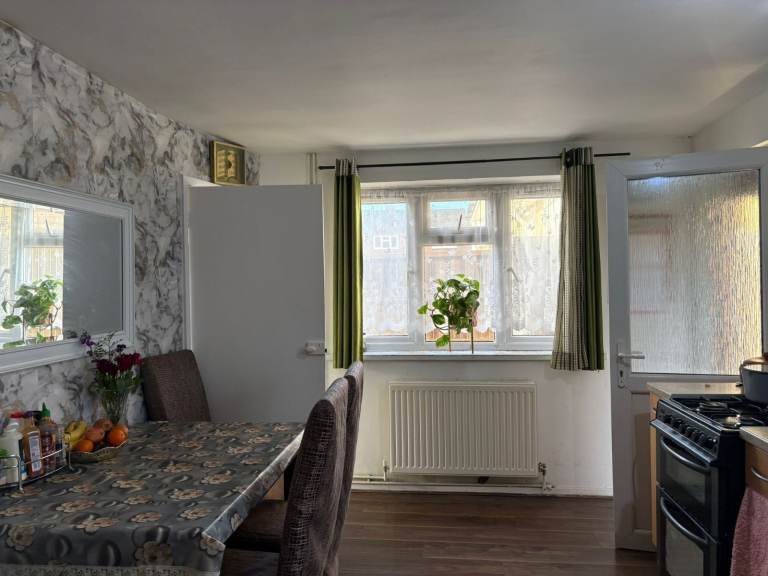 2 Bed Semi detached House for Rent ,Usk Road,Rg30