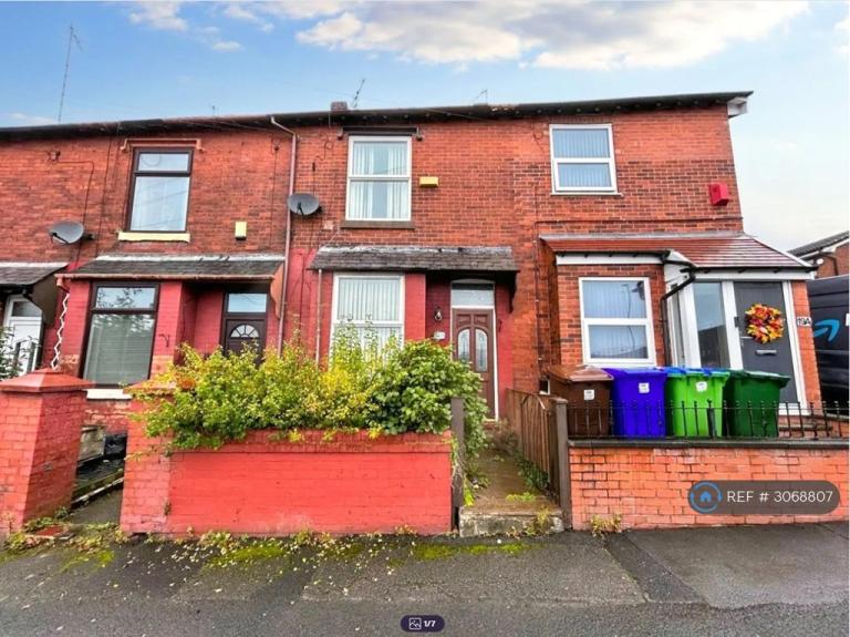 2 bedroom house in Silk Street, Middleton, Manchester, M24 (2 bed) (#3068807)