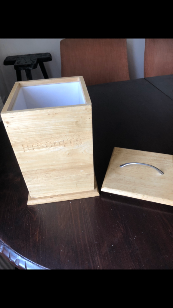 Biscuit container 