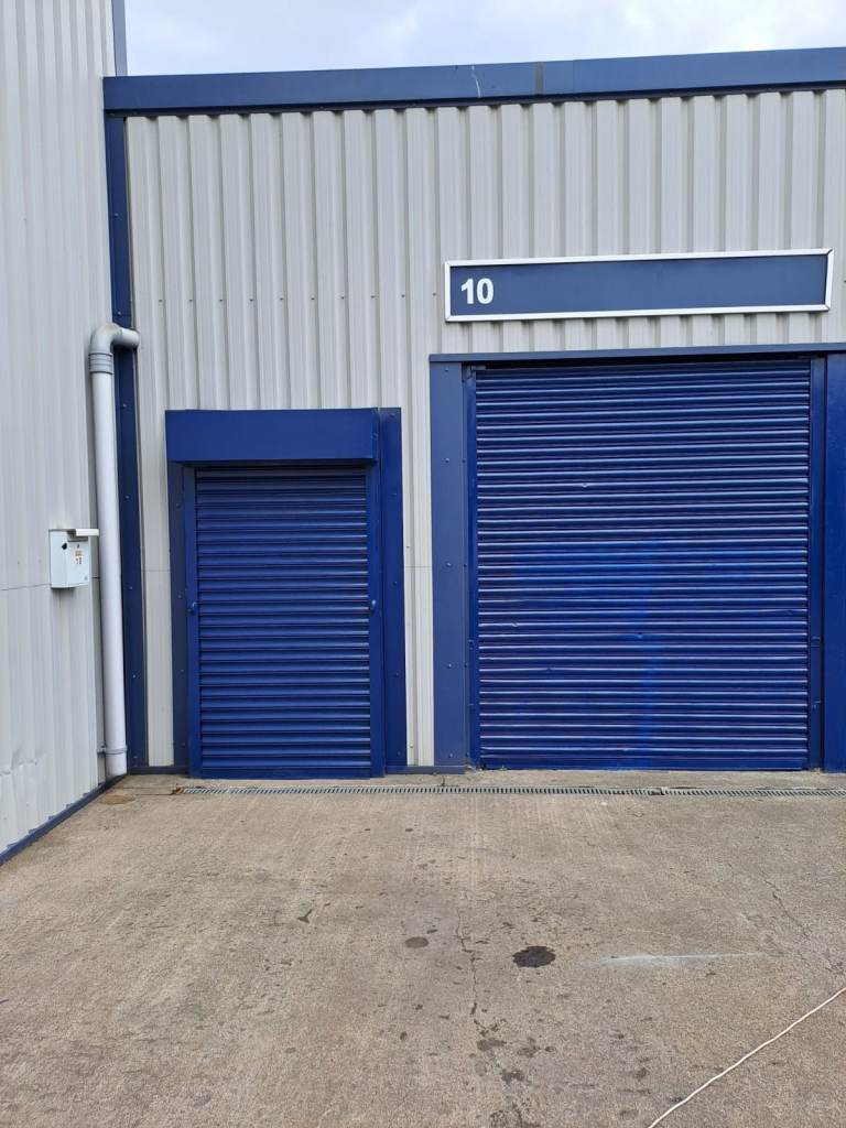 1000 sq ft unit in Tipton is ideal for trades, storage, workshops. No deposit!