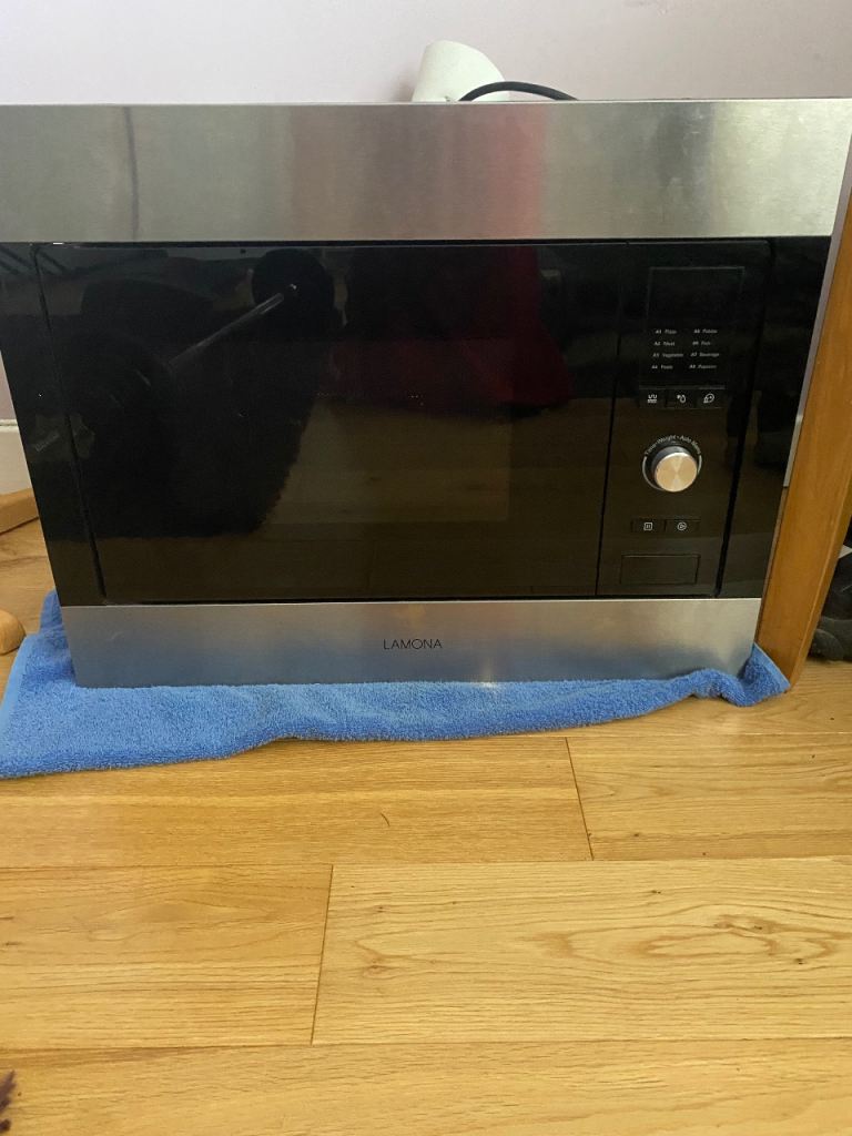 Howdens Lamona integrated microwave oven