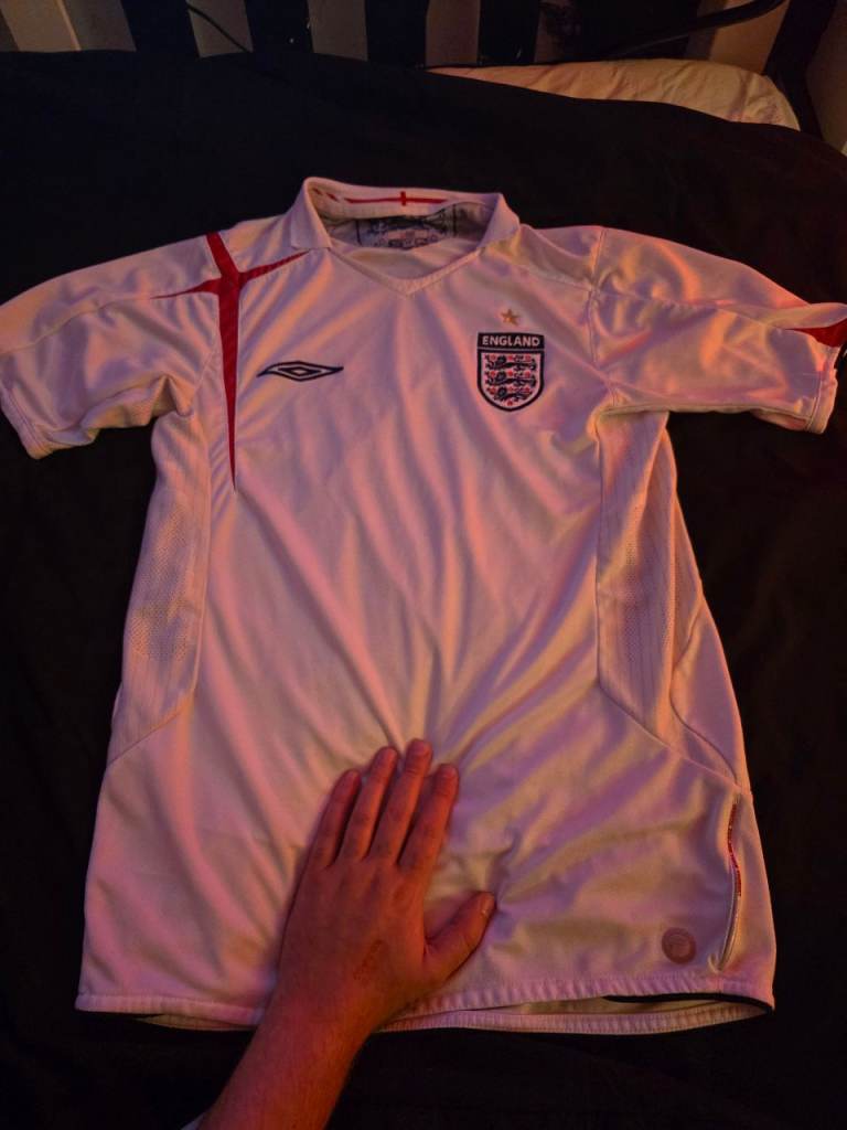 2006 classic England Umbro Football Shirt – White, Good Condition