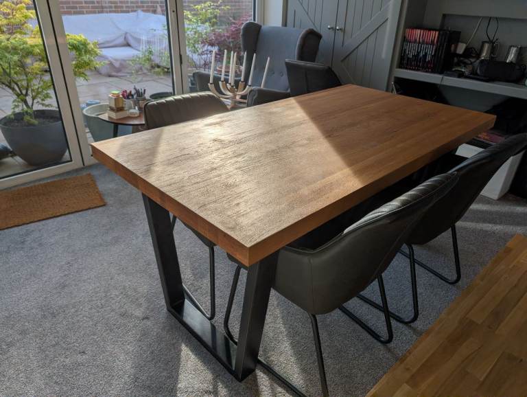 John Lewis Calia 6-Seater Solid Oak Dining Table – Excellent Condition