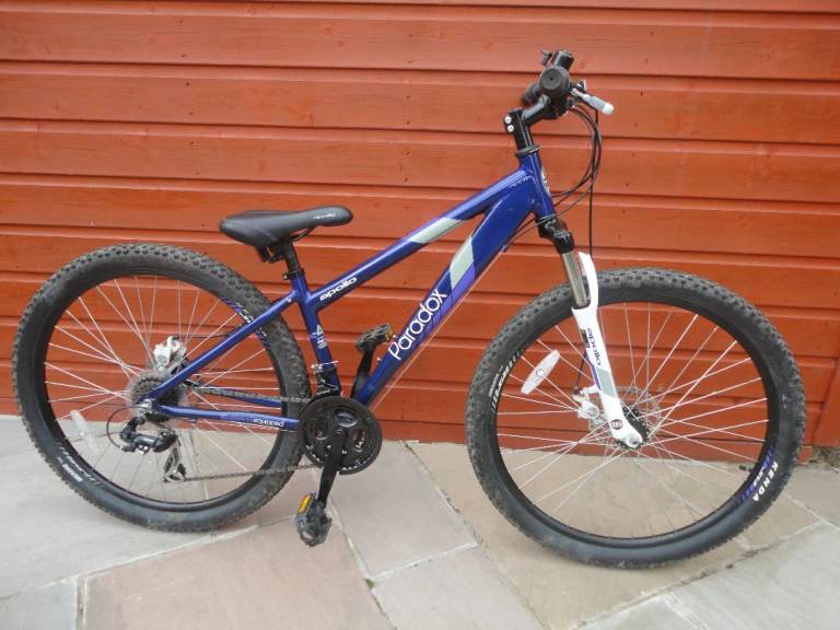 Apollo Paradox bike, 14 inch lightweight frame, 27.5 inch wheels, 21 gears, disc brakes, front susp