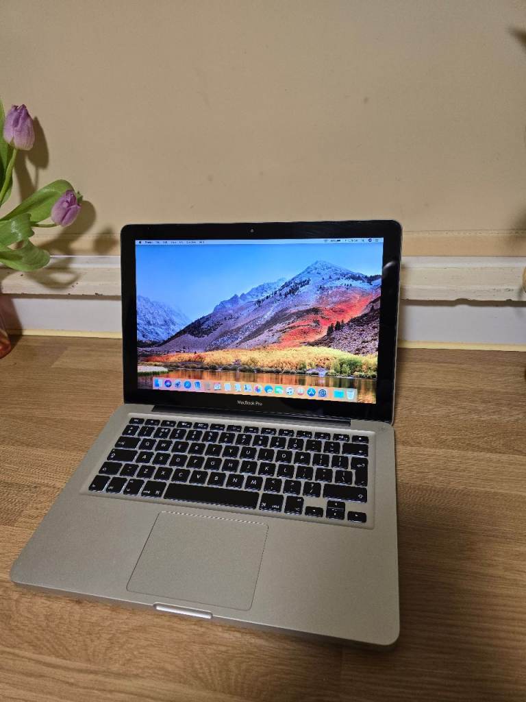 Macbook pro laptop i5 8gb ram 250gb hdd 