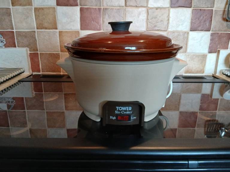 Tower Slo-Cooker with Ceramic Pot – Good Condition