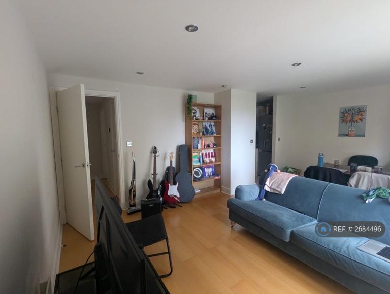 2 bedroom flat in Edison Building, London, E14 (2 bed) (#2684496)