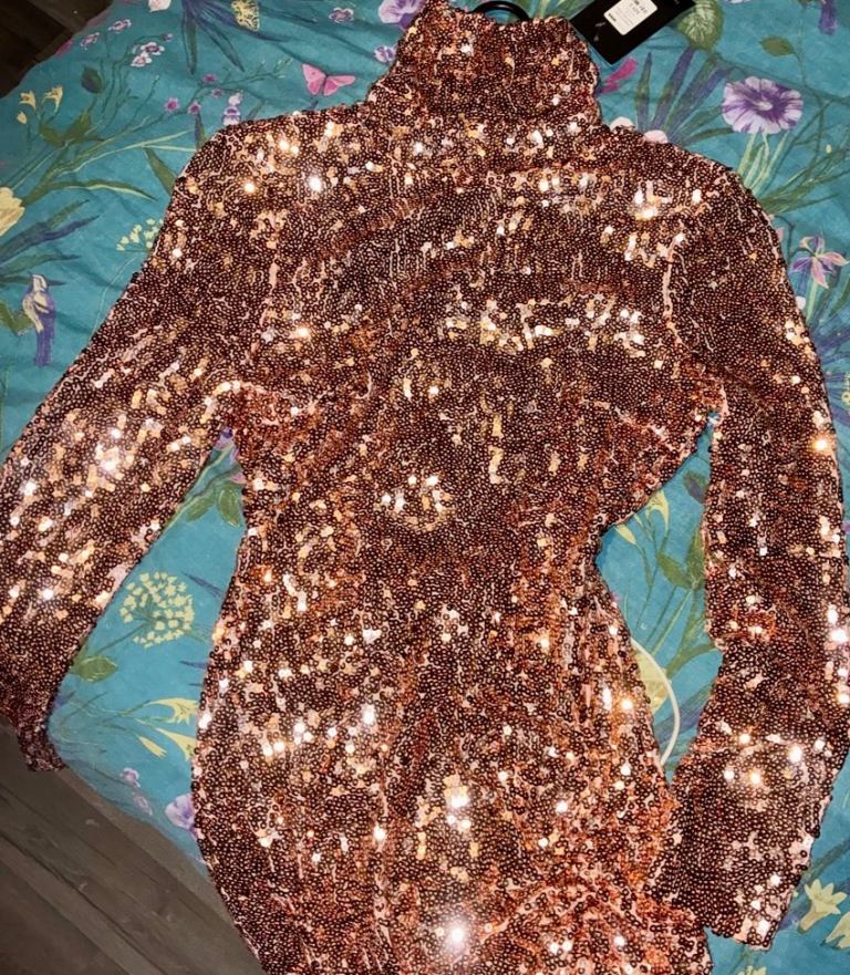 Shiny dress 