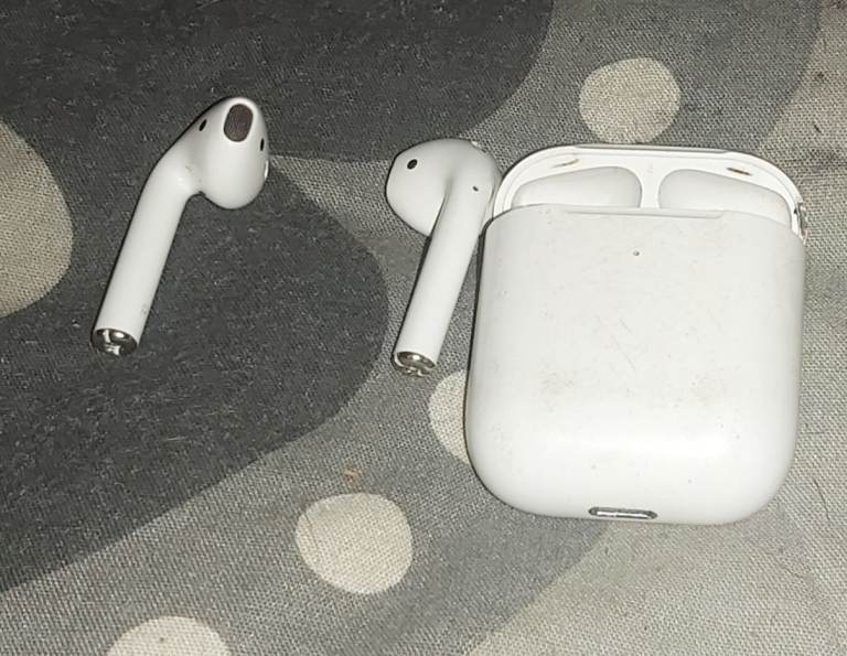 2nd generation Air pods 25 ono 