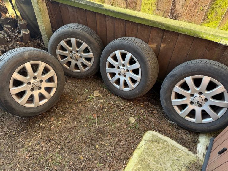 VW golf MK five multi poke alloy wheels with vgc tires