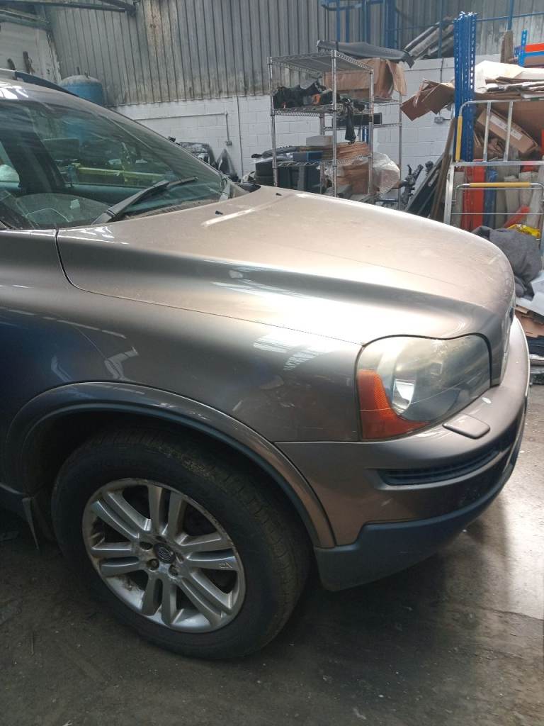 2010 xc90 breaking 