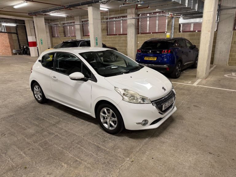 Peugeot, 208, Hatchback, 2013, Manual, 1199 (cc), 3 doors