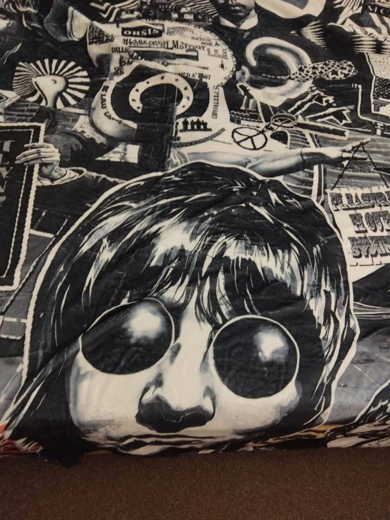 Oasis throw & framed photos BRAND NEW & PACKAGED