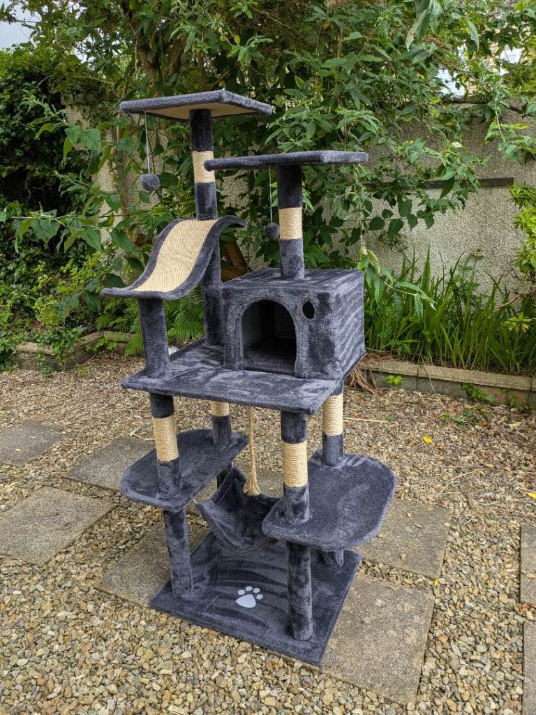 Large Cat Climbing Frame / Cat Tree – £45