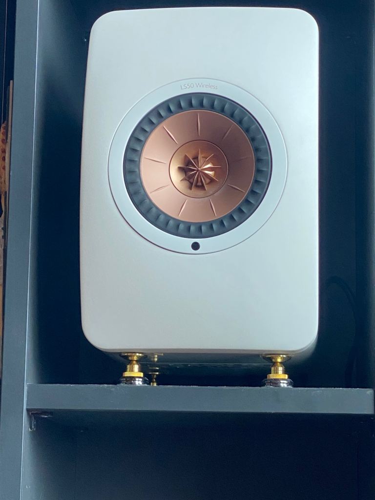 Wireless speakers KEF LS50 speakers 