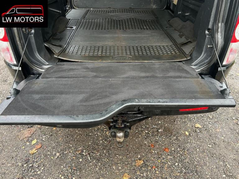 LAND ROVER DISCOVERY XS 5 DOOR COMMERCIAL TD V6 AUTO 2008 58 REG