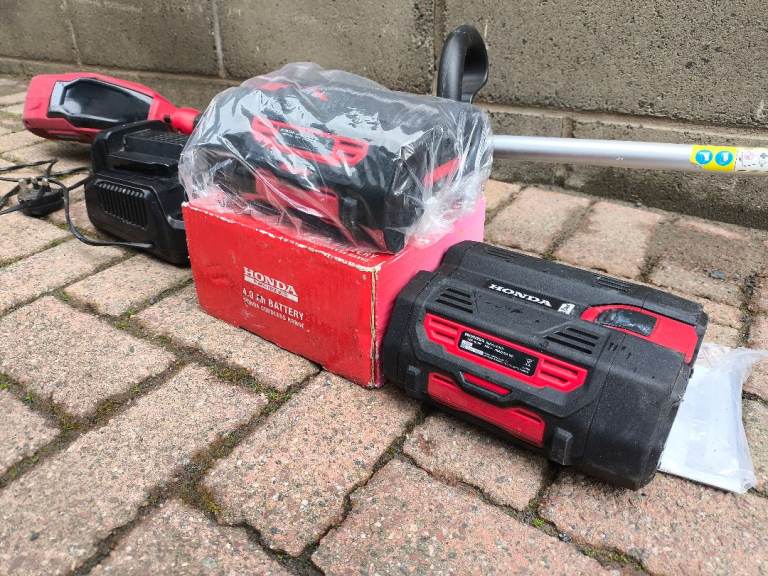 Honda HHTE 38 BE Cordless Strimmer + 2x Batteries (1 Brand New!)