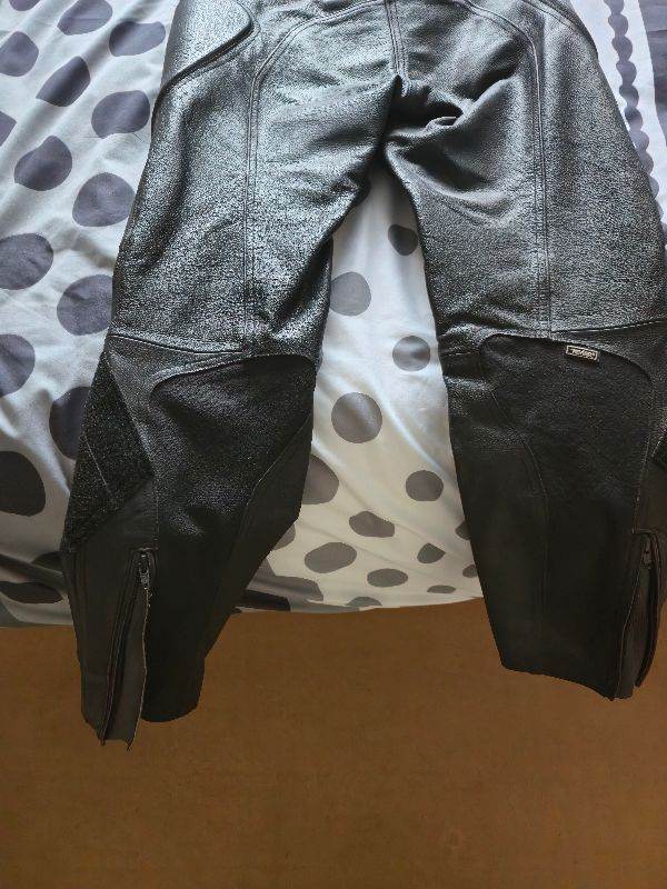 Ladies size 14 leather trousers 