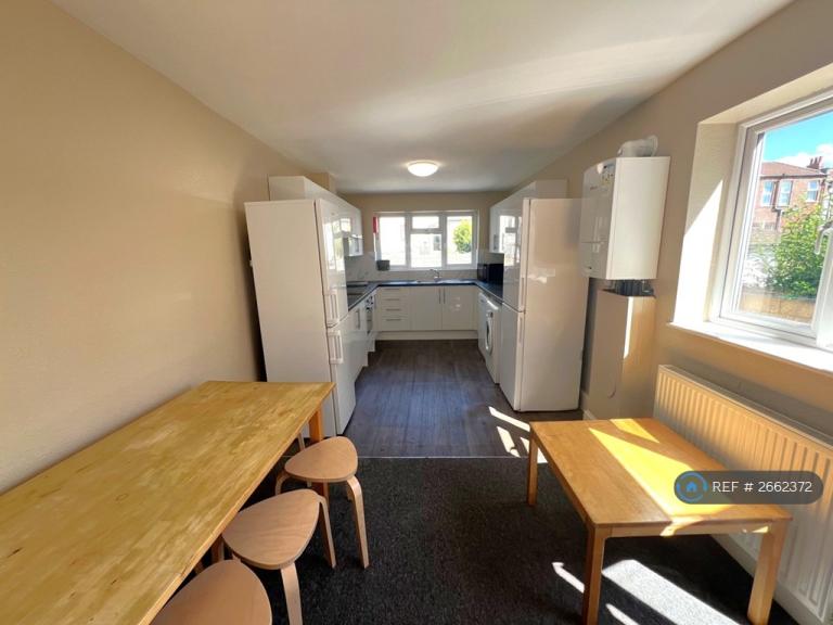 6 bedroom house in Manor Road, Bristol, BS7 (6 bed) (#2662372)