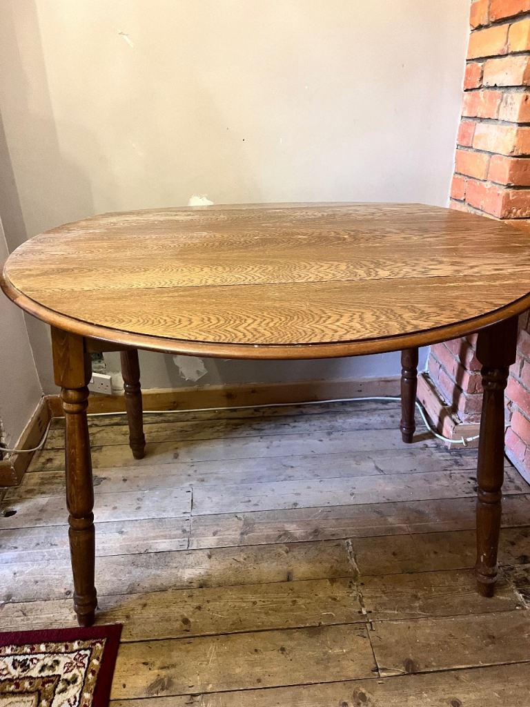 Round dinning table 