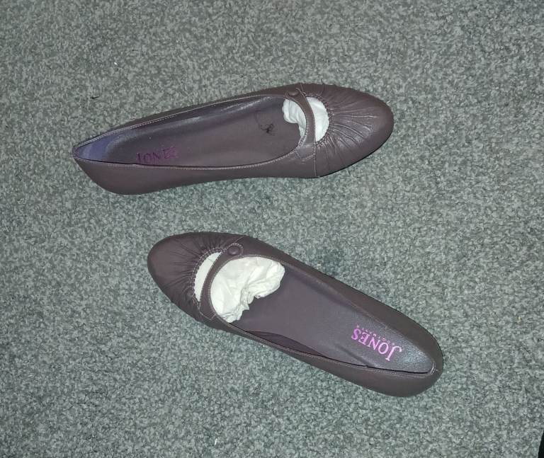 New Real Leather Ladies Shoes, by Jones, Beautiful Flat heels, Brand New, Boxed 