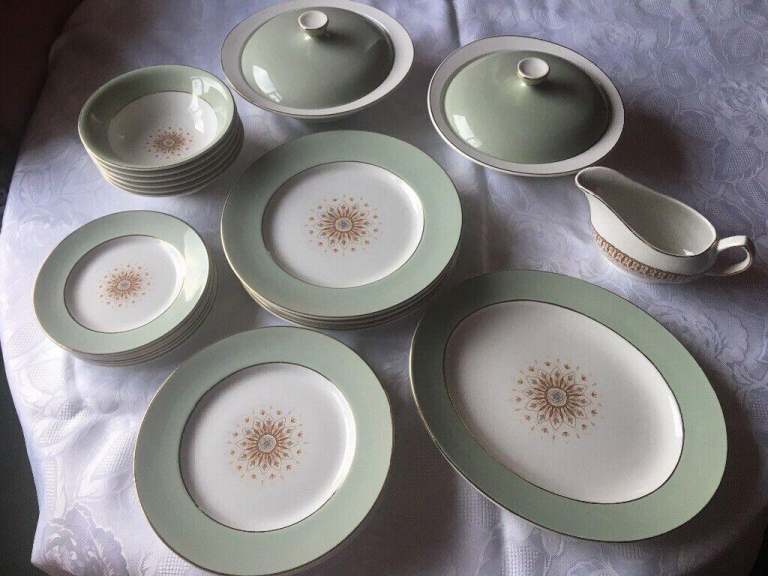 VINTAGE 30 PIECE STAFFORDSHIRE DINNER SERVICE 