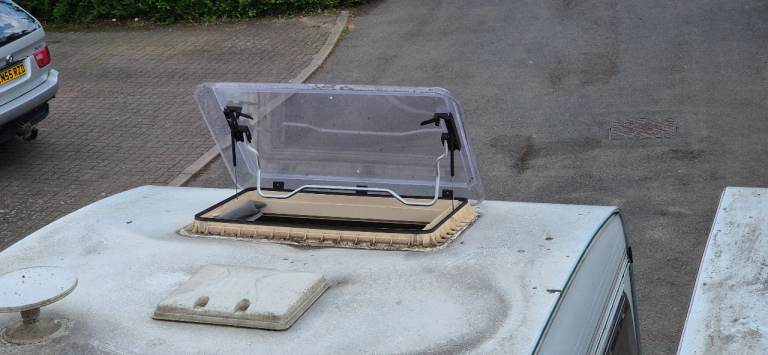 HEKI 2 900x600 roof light for camper caravan motorhome.