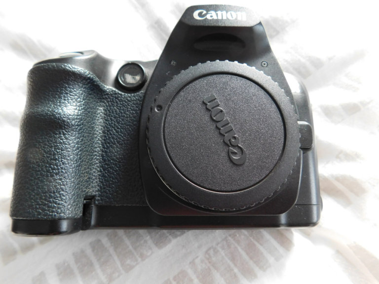 CANON EOS D30 DIGITAL CAMERA BODY WITH BATTERY GRIP - BG-ED3 - JAPAN. 