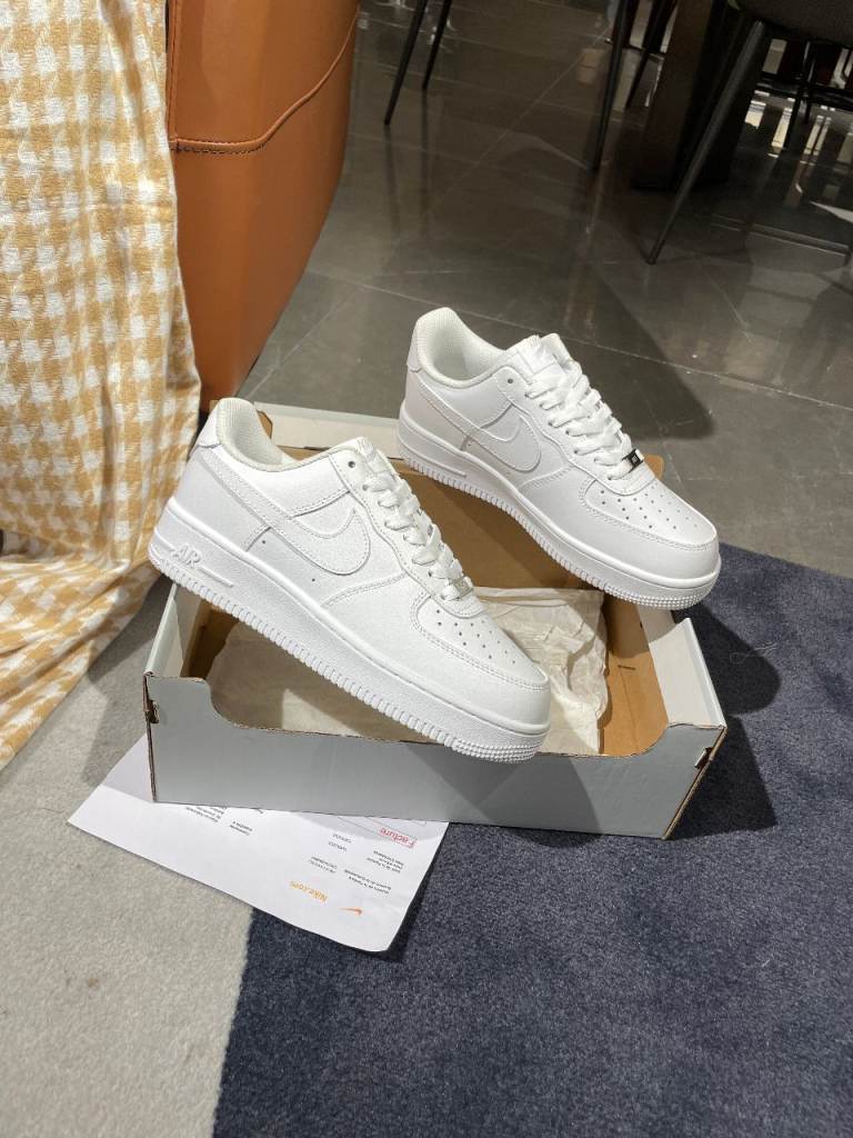 Nike Air Force 1 Low '07 White Size 8