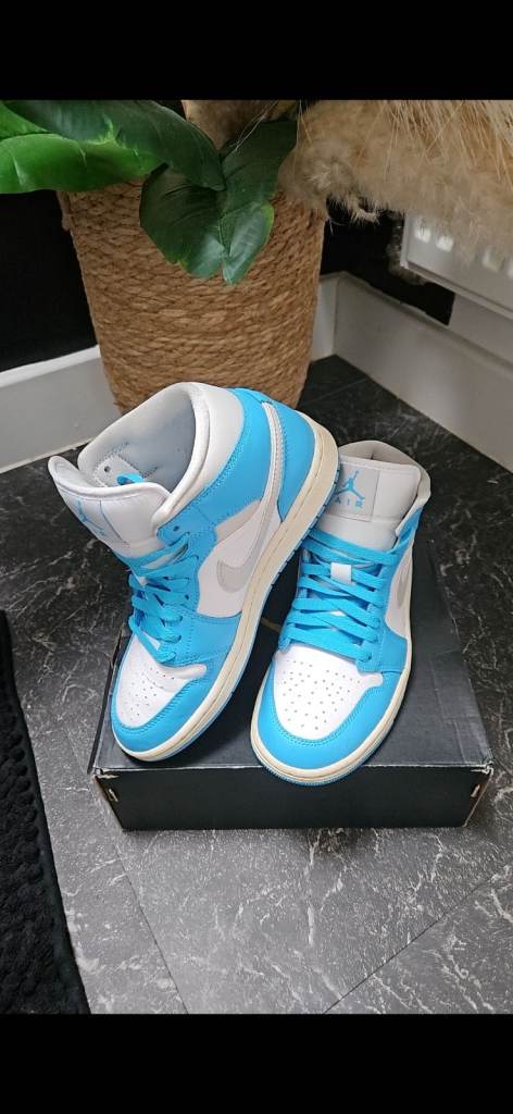 Nike Air Jordan 1 Mid University Blue Trainers - UK 7.5, As Good As New
