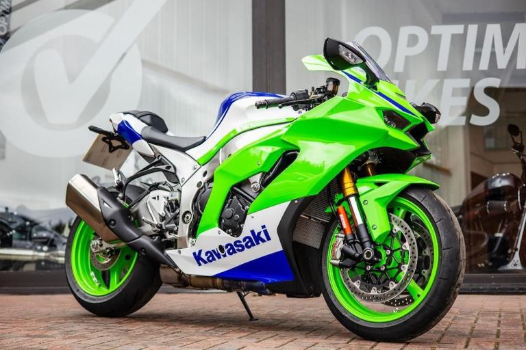 Kawasaki ZX-10R 40TH ANNIVERSARY ! SUPER LOW MILES ! STUNNING