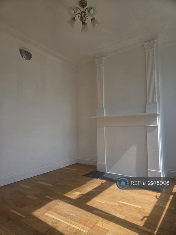 4 bedroom house in Luton Road, Chatham, ME4 (4 bed) (#2976006)