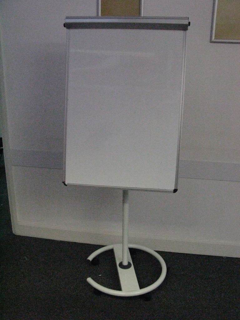 Flipchart stand on wheels