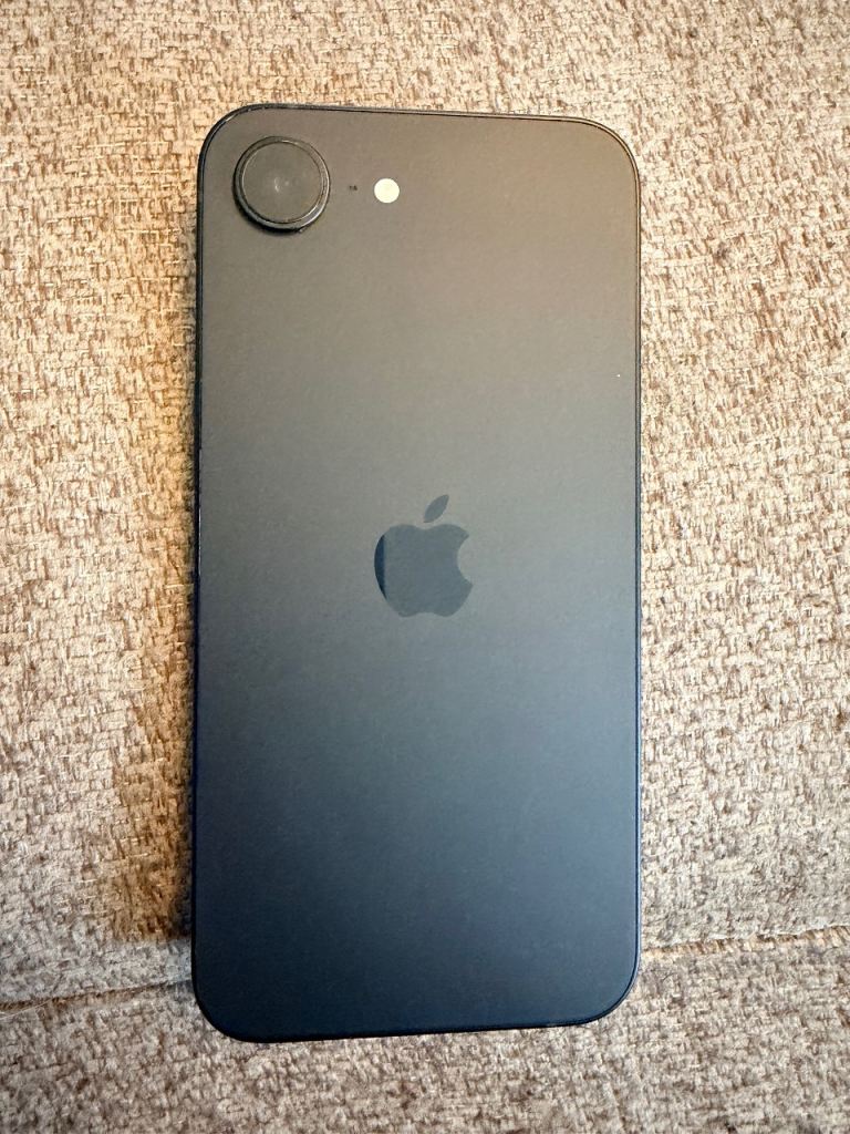 iPhone 16e 128GB 