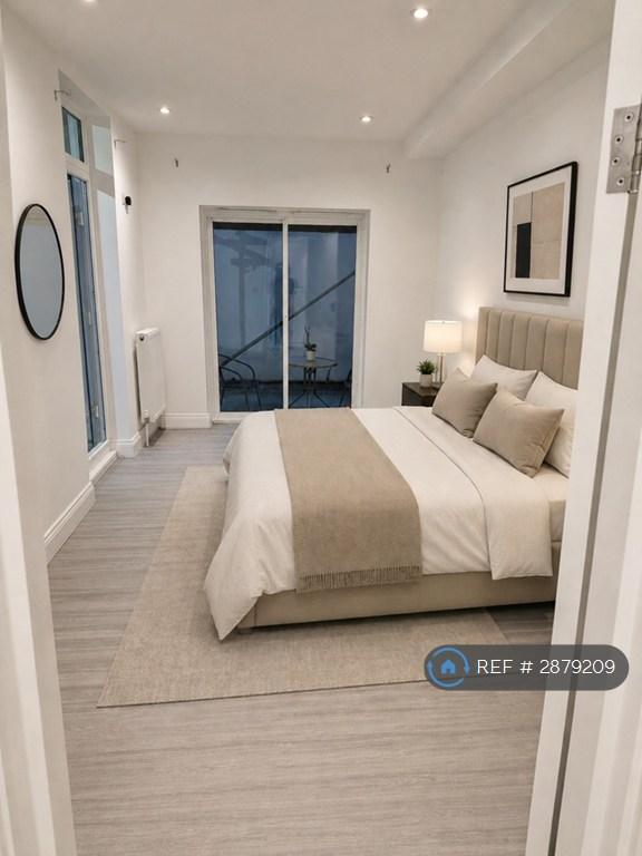 1 bedroom flat in Warwick Road, London, SW5 (1 bed) (#2879209)