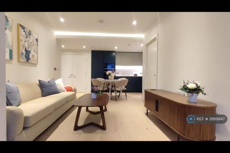 2 bedroom flat in Harcourt Tower, London, E14 (2 bed) (#2689947)