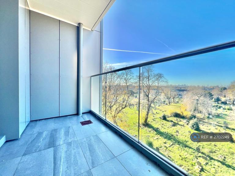 1 bedroom flat in Charter House, Ilford, IG1 (1 bed) (#2702249)