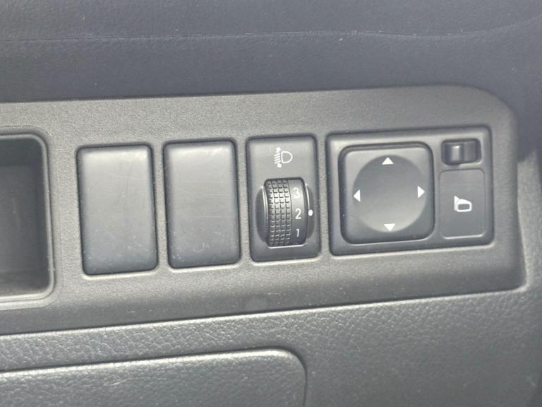 2009 Nissan Note 1.6 16V n-tec Euro 4 5dr MPV Petrol Manual