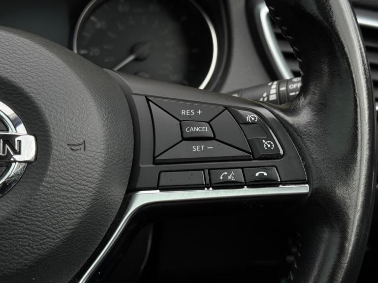 2017 Nissan Qashqai 1.2 DiG-T N-Connecta 5dr Xtronic HATCHBACK PETROL Automatic