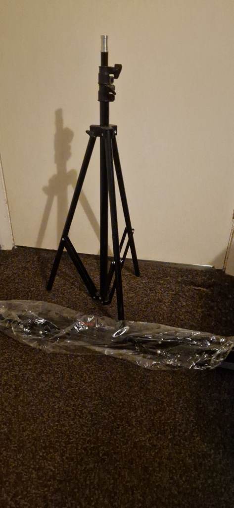 Victory light tripods for studeo photo video  flash £6each lighting 2 of them 
