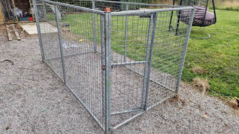 Galvanised 8x4 Dog pen