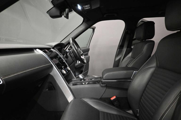 2021 Land Rover Discovery 3.0 Discovery R-Dynamic SE D MHEV Auto 4WD 5dr SUV Diesel Automatic