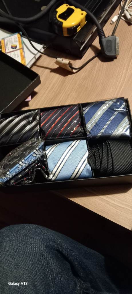 Tie and hankerchiefs 