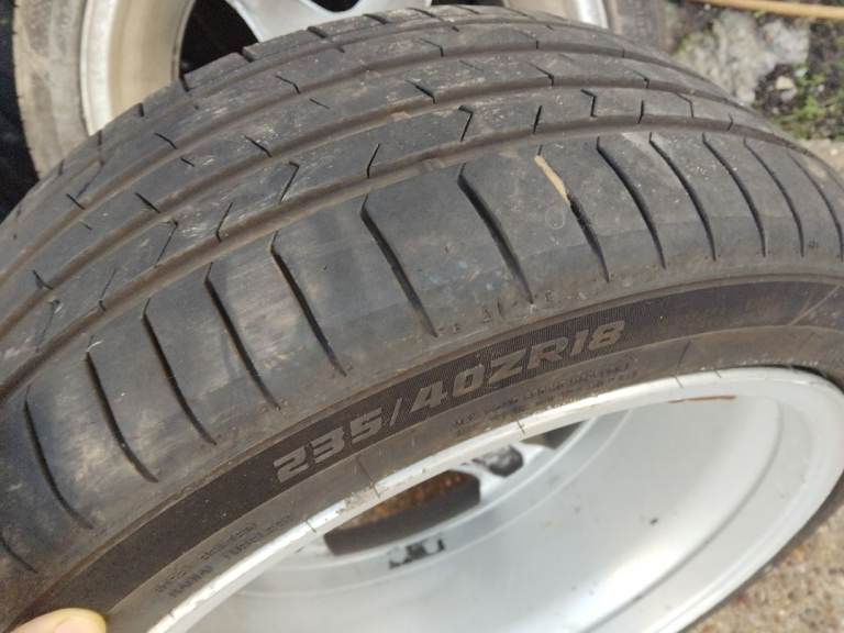 18" FORD FOCUS MONDEO CONNECT ALLOY WHEELS & AS NEW MATCHING 235/40/R18 TYRES 