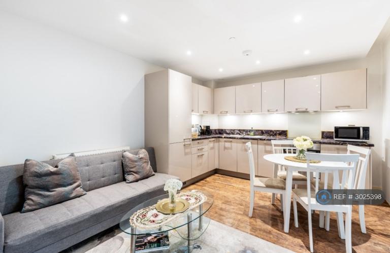 3 bedroom flat in Valetta House, London, SW11 (3 bed) (#3025398)
