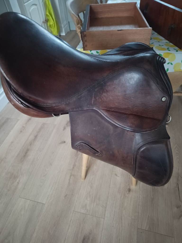LARGE LEATHER HORSE SADDLE