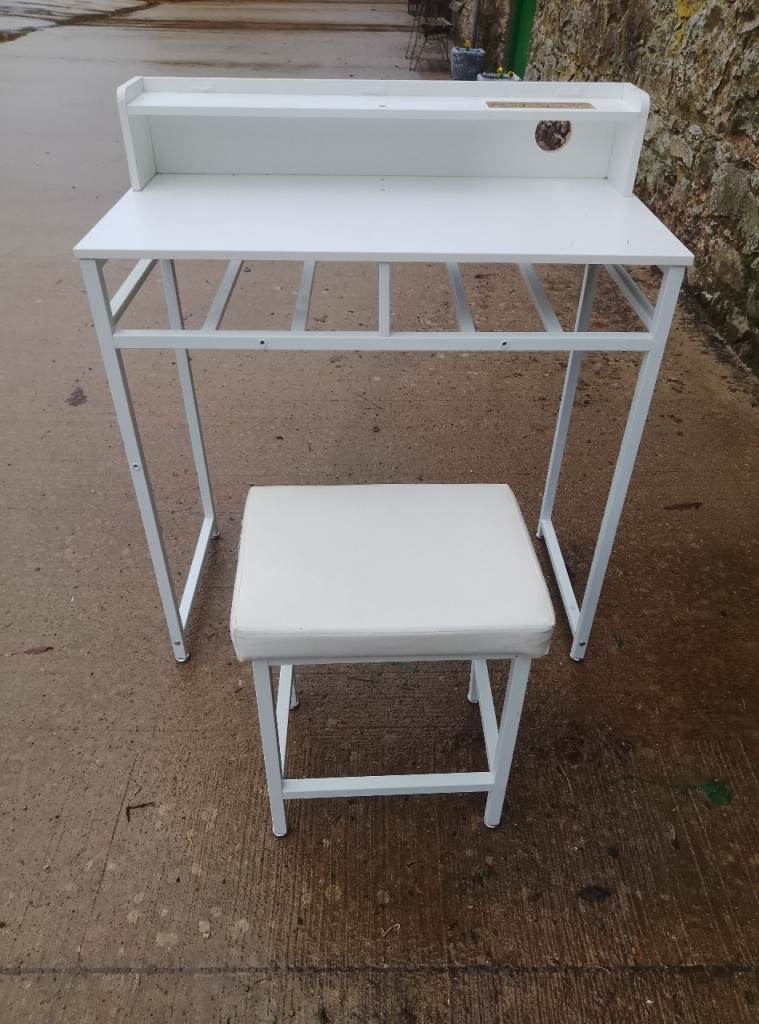 Makeup bench with stool 